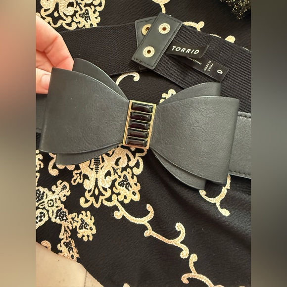 LulaRoe Nicole Elegant Collection with Matching Tights, jewelry, & belt - Picture 15 of 16